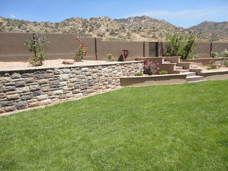 Stone retaining wall